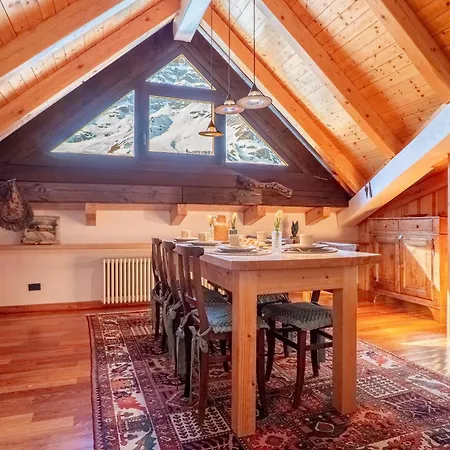 The Aimone - Historic Alpine Retreat 아파트