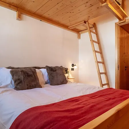 The Aimone - Historic Alpine Retreat 아파트